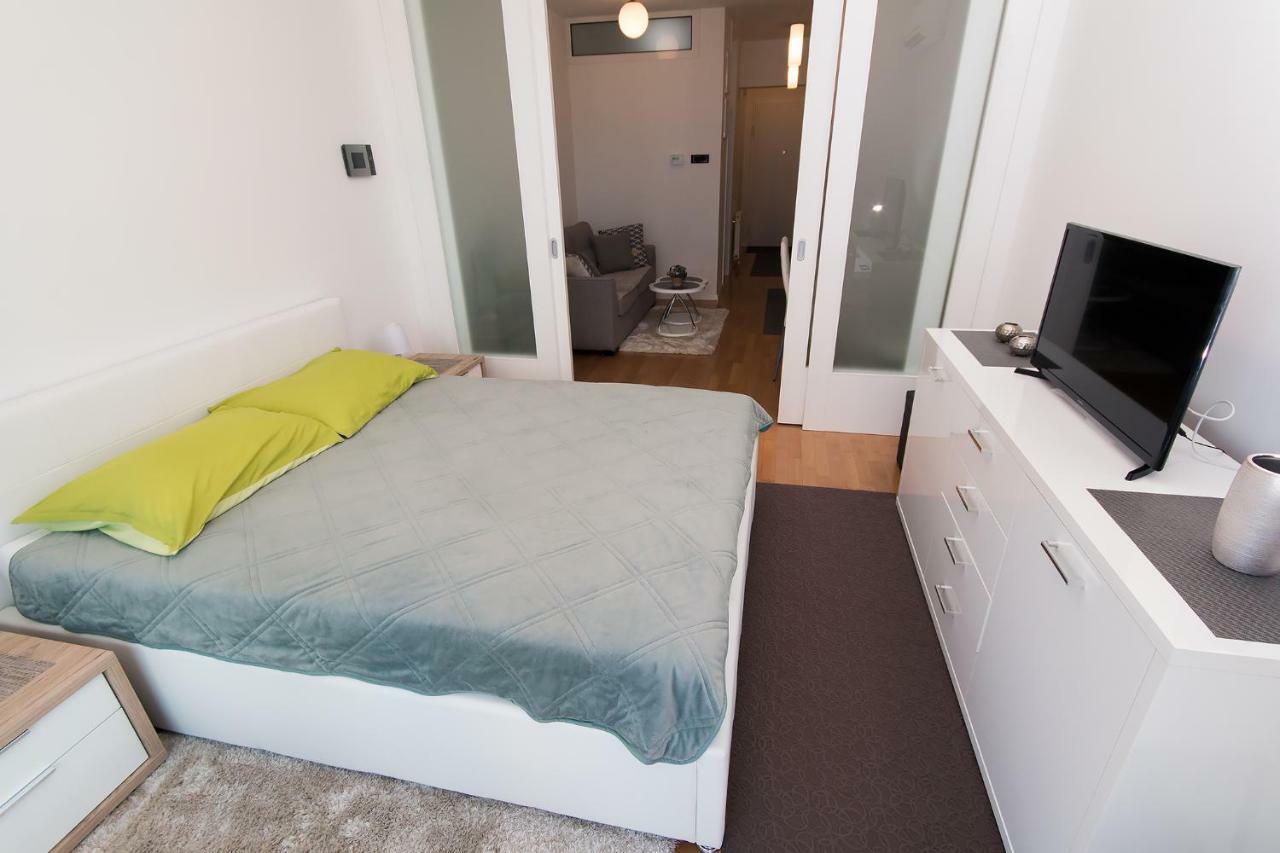 Studio Apartman Bella Apartment ซาเกร็บ ภายนอก รูปภาพ
